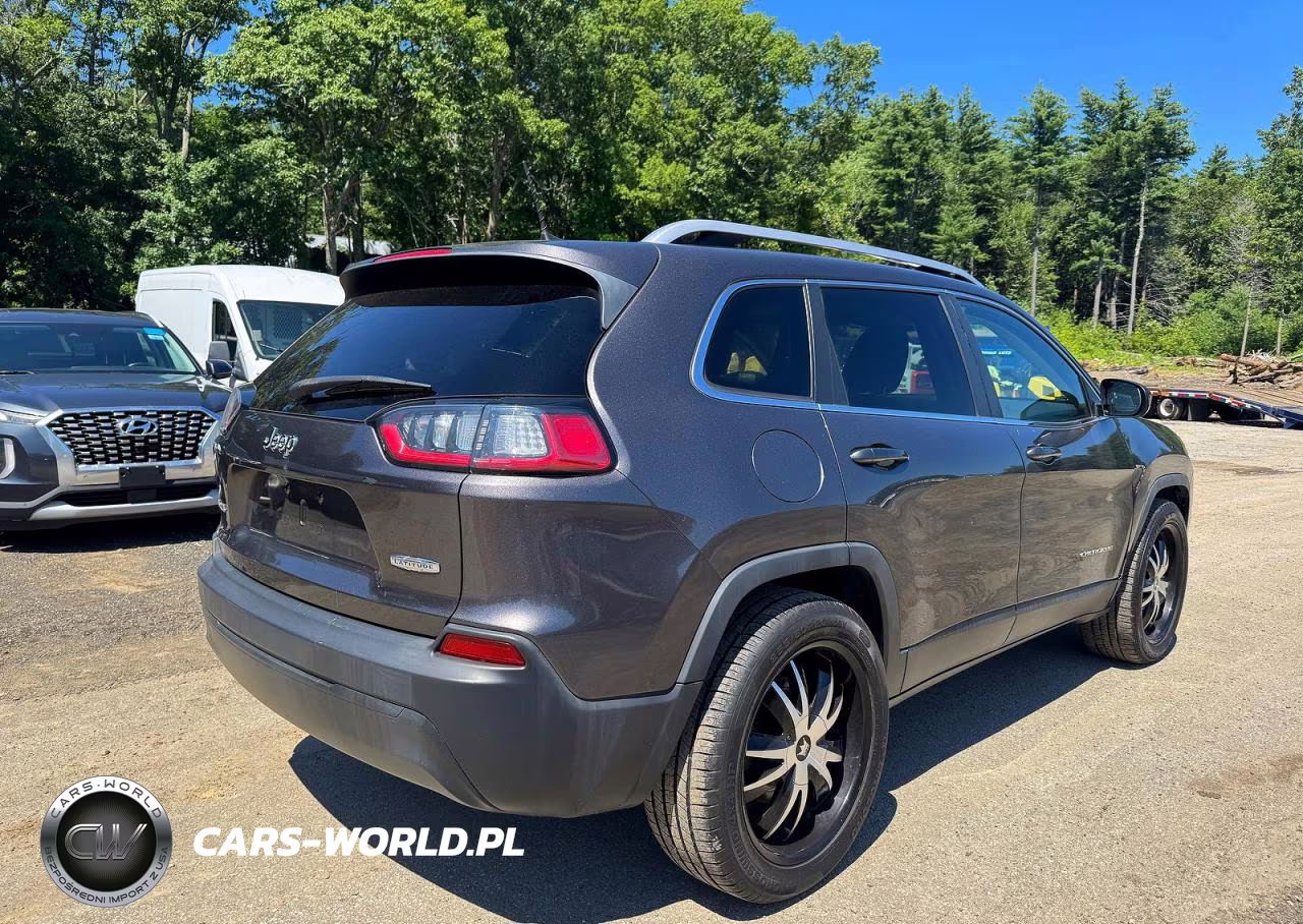 2019 Jeep Cherokee Latitude Plus VIN:1C4PJMLB9KD182017 - 4