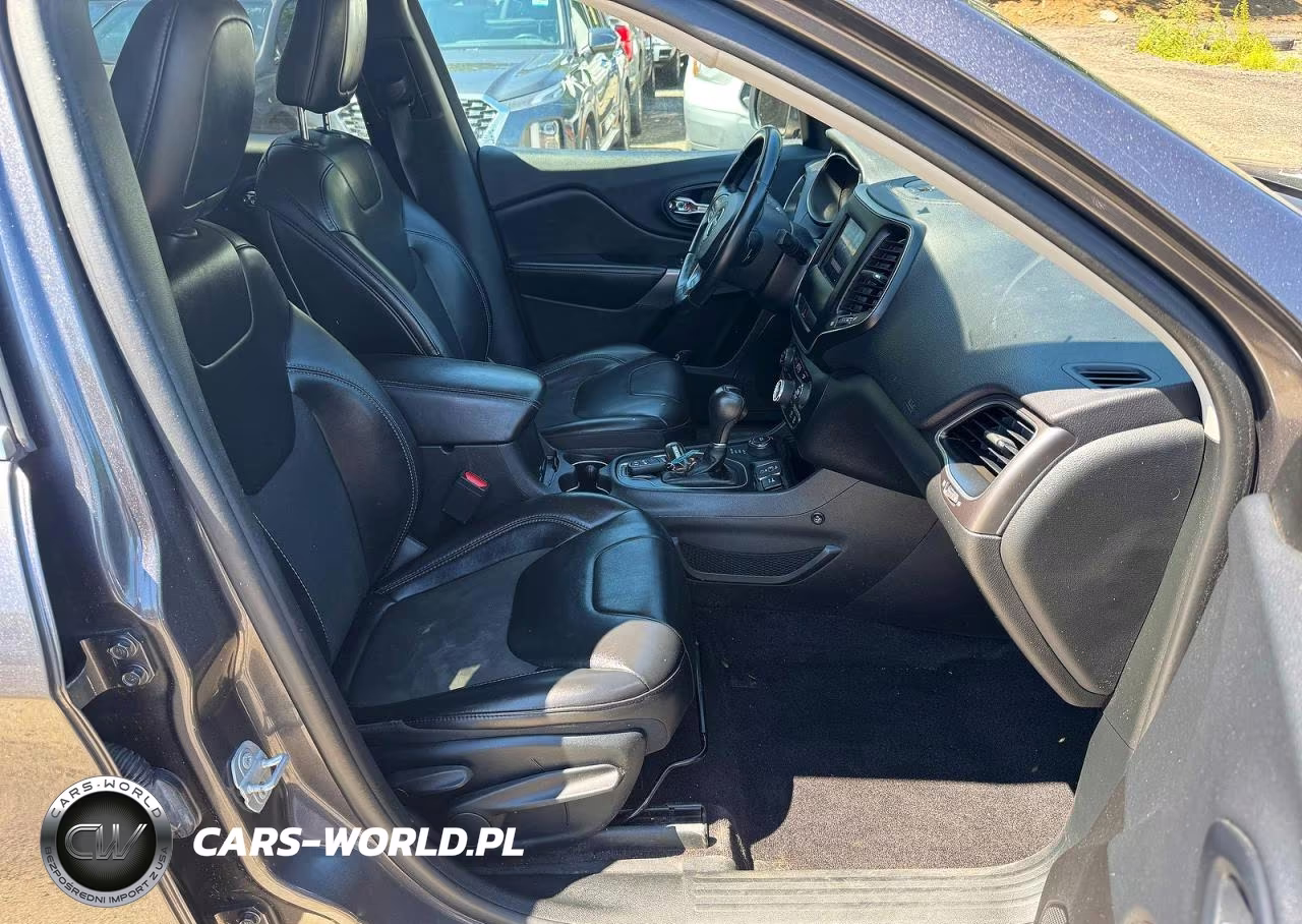 2019 Jeep Cherokee Latitude Plus VIN:1C4PJMLB9KD182017 - 5