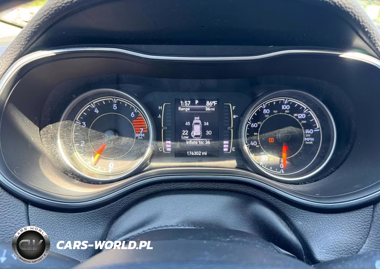 2019 Jeep Cherokee Latitude Plus VIN:1C4PJMLB9KD182017 - 8
