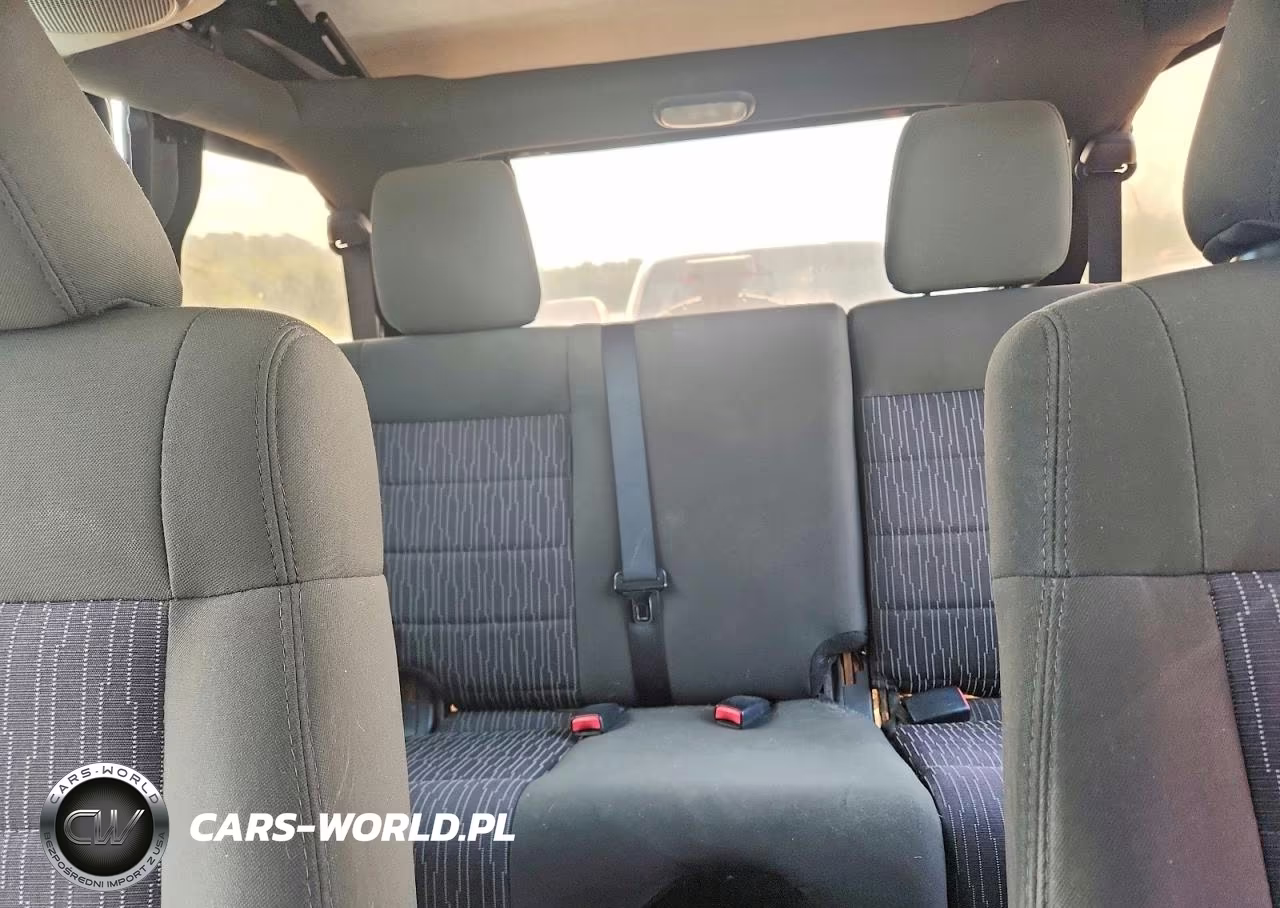 2011 Jeep Wrangler Unlimited Sport VIN:1J4BA3H14BL582006 - 10