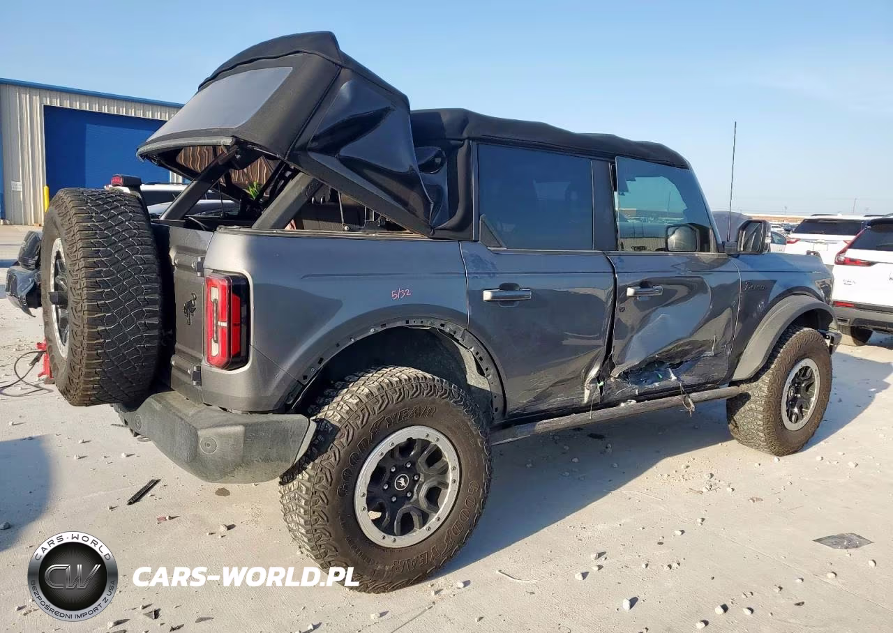 2022 Ford Bronco Base VIN:1FMEE5DP4NLA93697 - 3