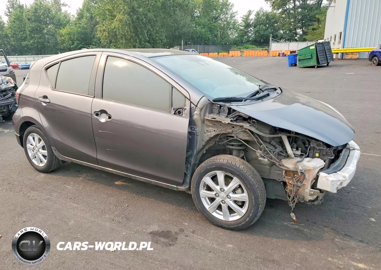 2017 Toyota Prius C Two VIN:JTDKDTB32H1597552 - 4