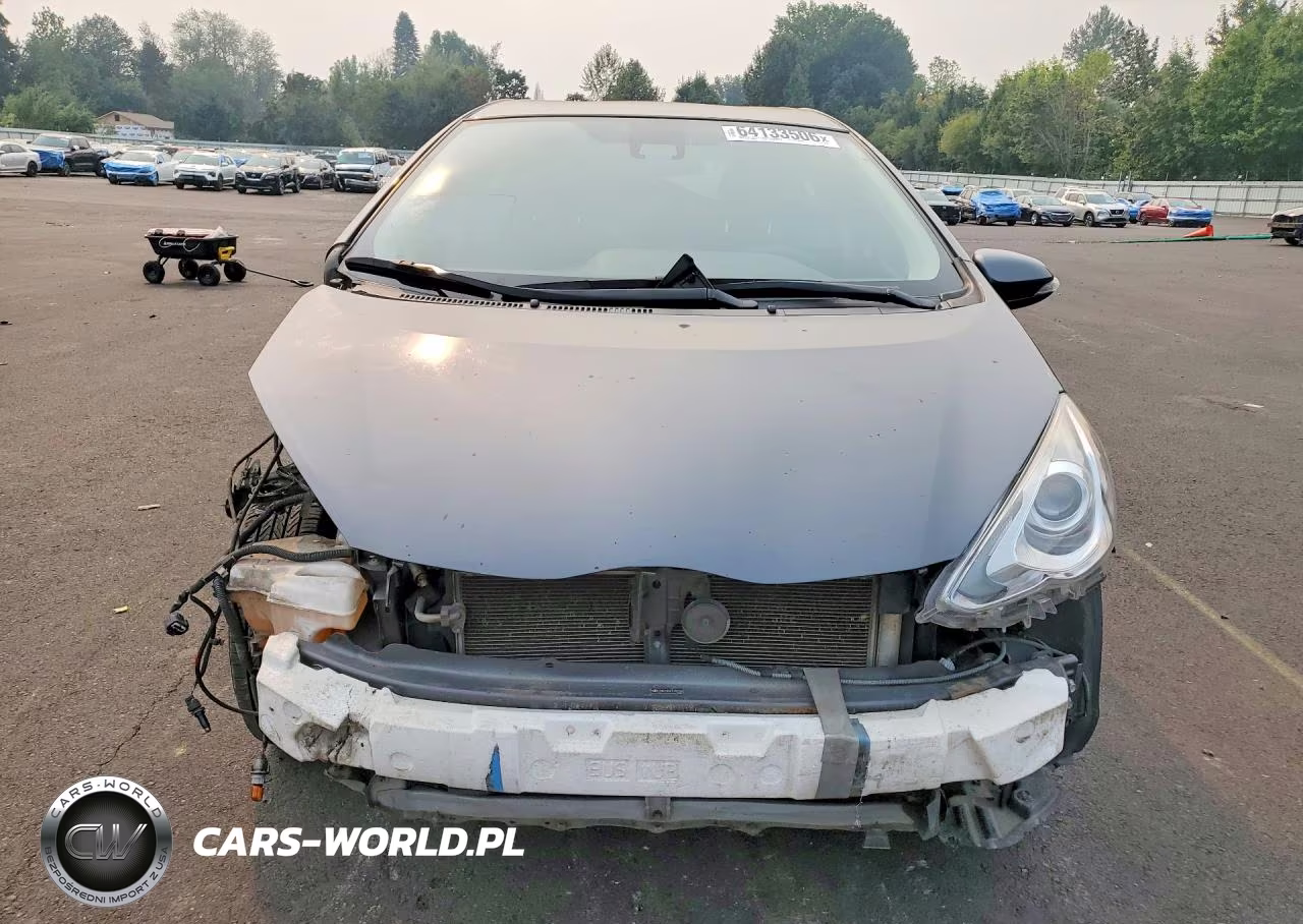 2017 Toyota Prius C Two VIN:JTDKDTB32H1597552 - 5