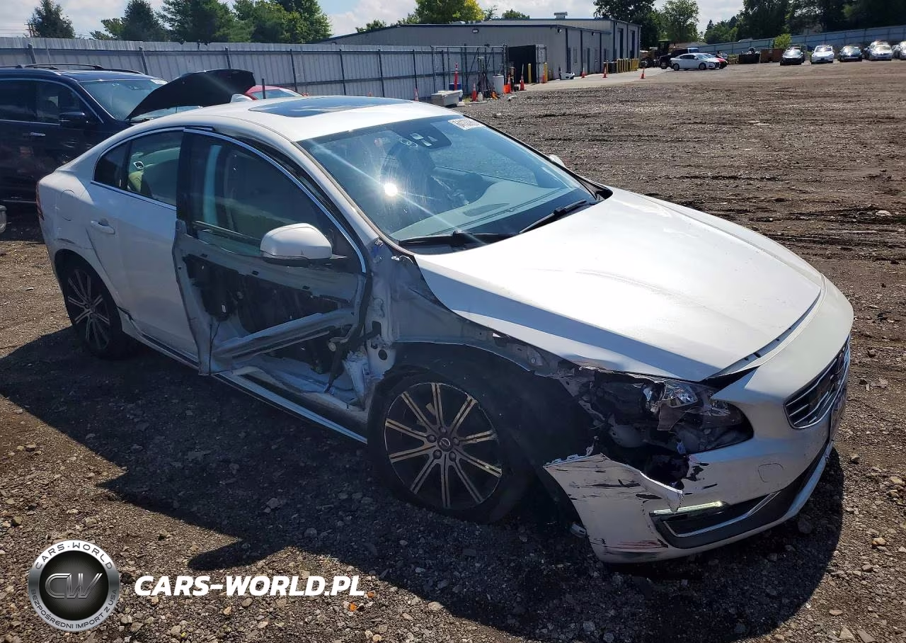 2017 Volvo S60 Platinum VIN:LYV402TM2HB126080 - 4