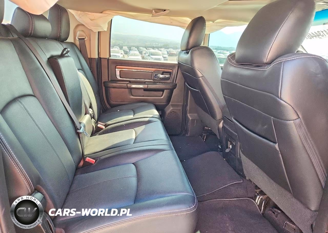2018 Ram 2500 Laramie VIN:3C6UR5NL9JG117989 - 10