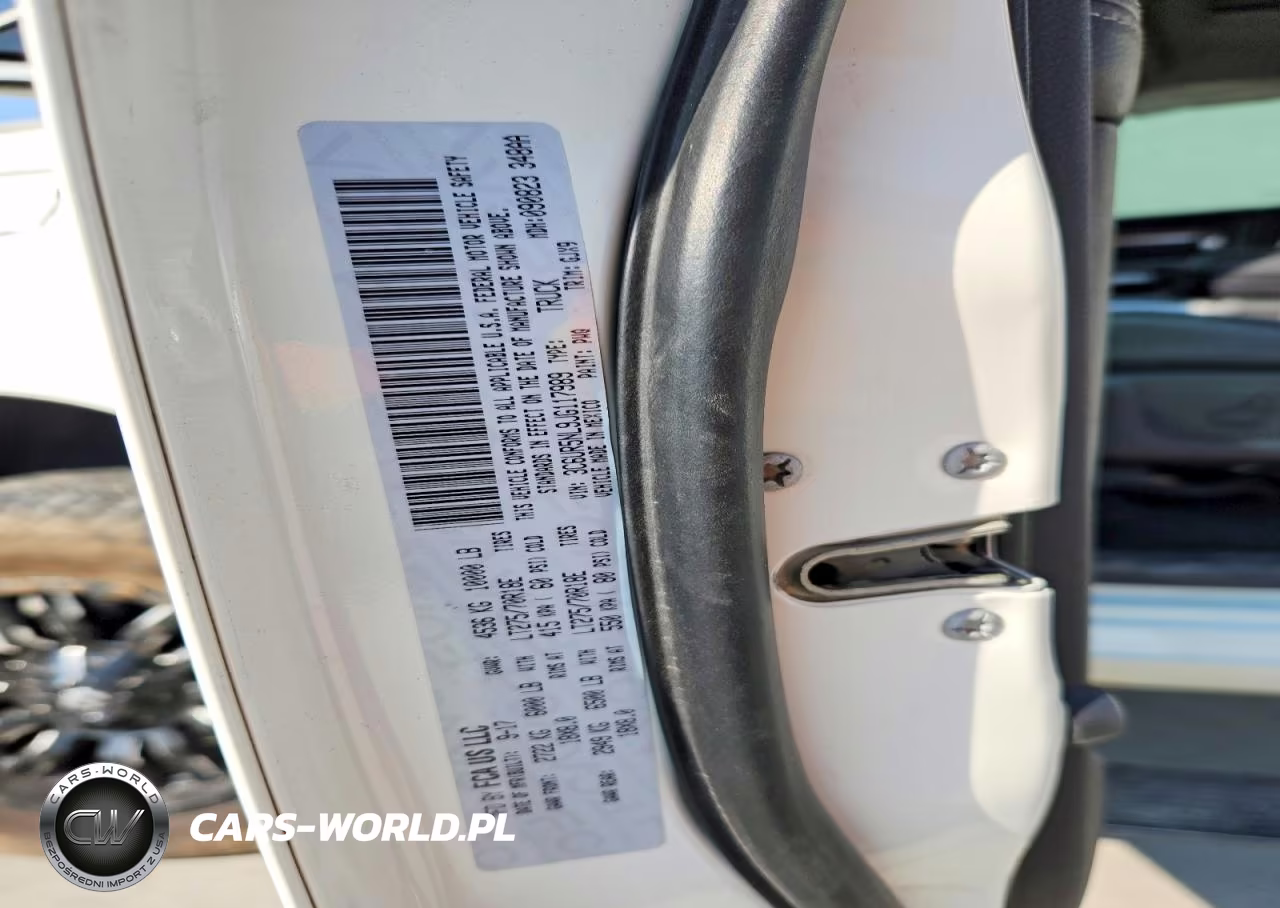 2018 Ram 2500 Laramie VIN:3C6UR5NL9JG117989 - 12