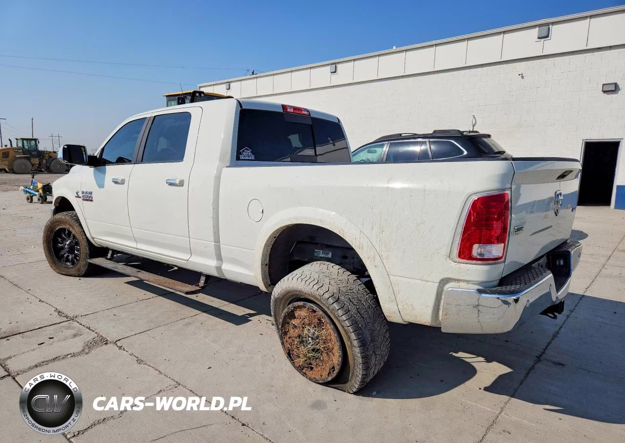 2018 Ram 2500 Laramie VIN:3C6UR5NL9JG117989 - 2