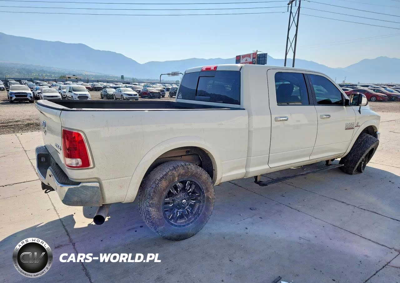 2018 Ram 2500 Laramie VIN:3C6UR5NL9JG117989 - 3
