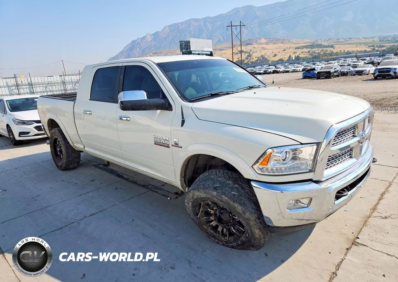 2018 Ram 2500 Laramie VIN:3C6UR5NL9JG117989 - 4