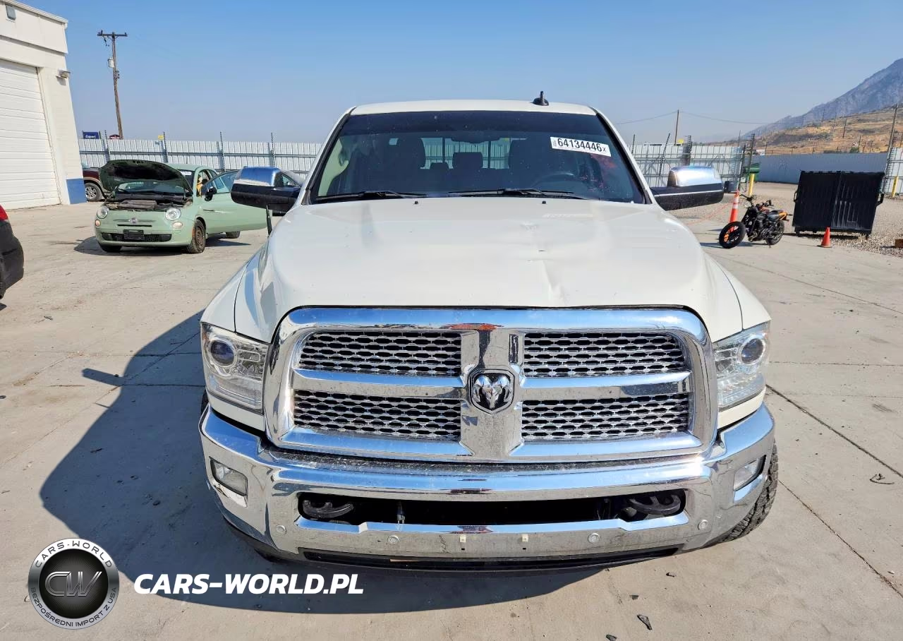 2018 Ram 2500 Laramie VIN:3C6UR5NL9JG117989 - 5