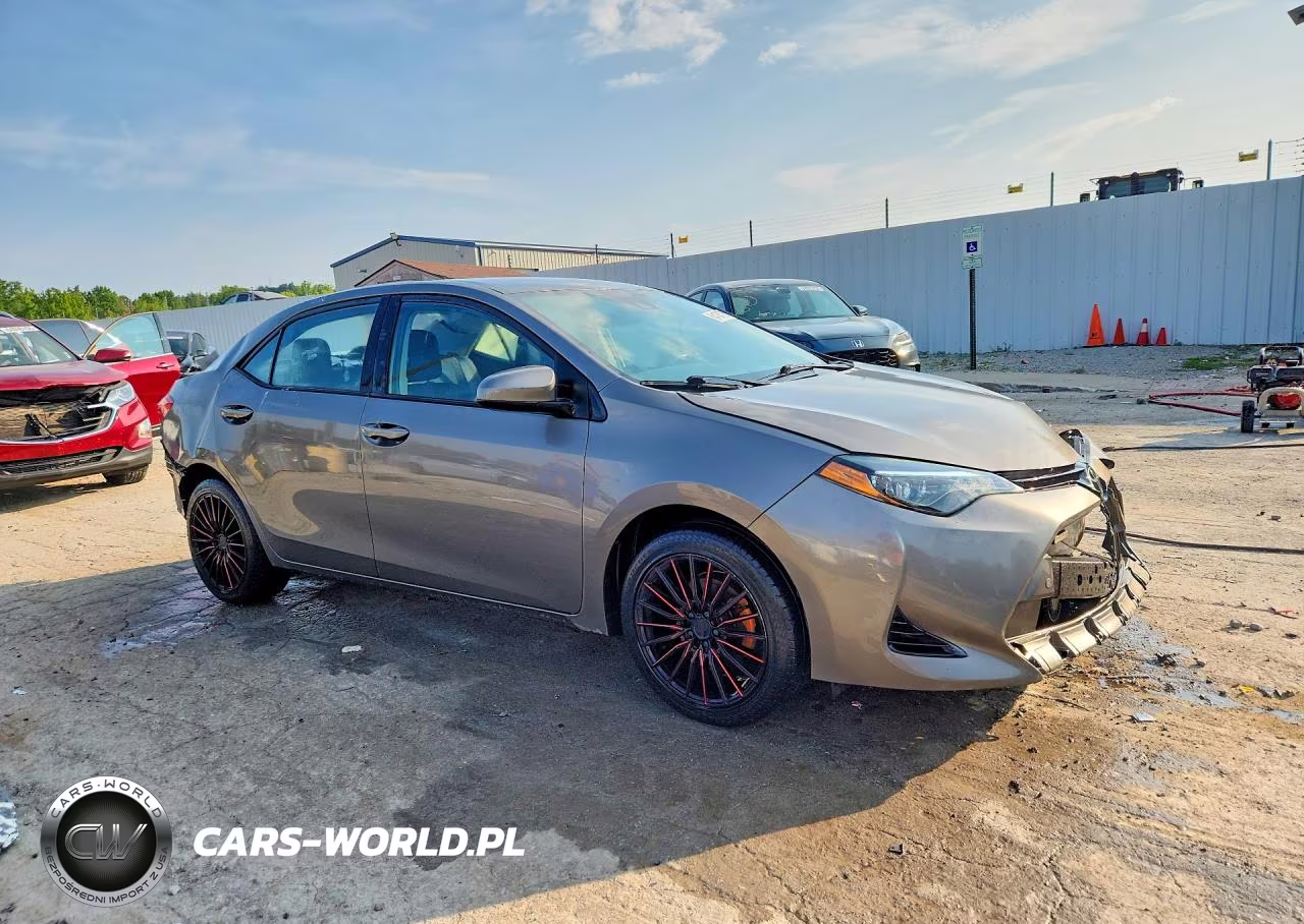 2018 Toyota Corolla Le VIN:2T1BURHE8JC095061 - 4