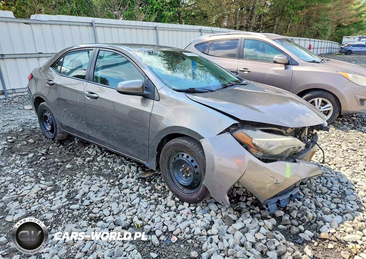 2018 Toyota Corolla Le VIN:2T1BURHE4JC972399 - 4