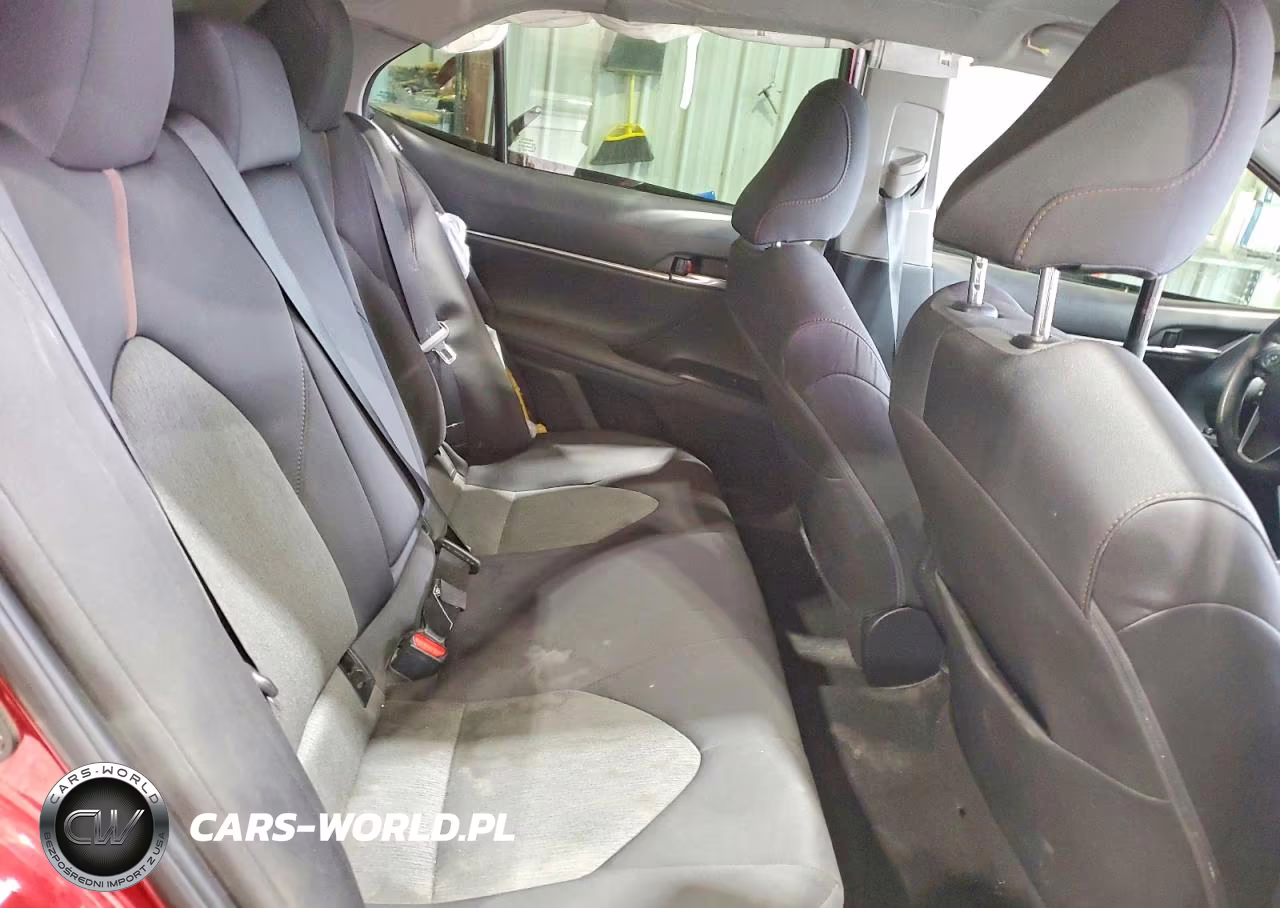 2018 Toyota Camry Le VIN:4T1B11HKXJU516485 - 10
