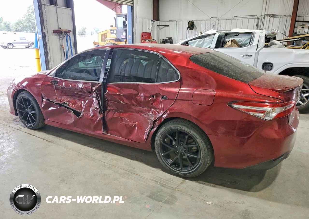 2018 Toyota Camry Le VIN:4T1B11HKXJU516485 - 2