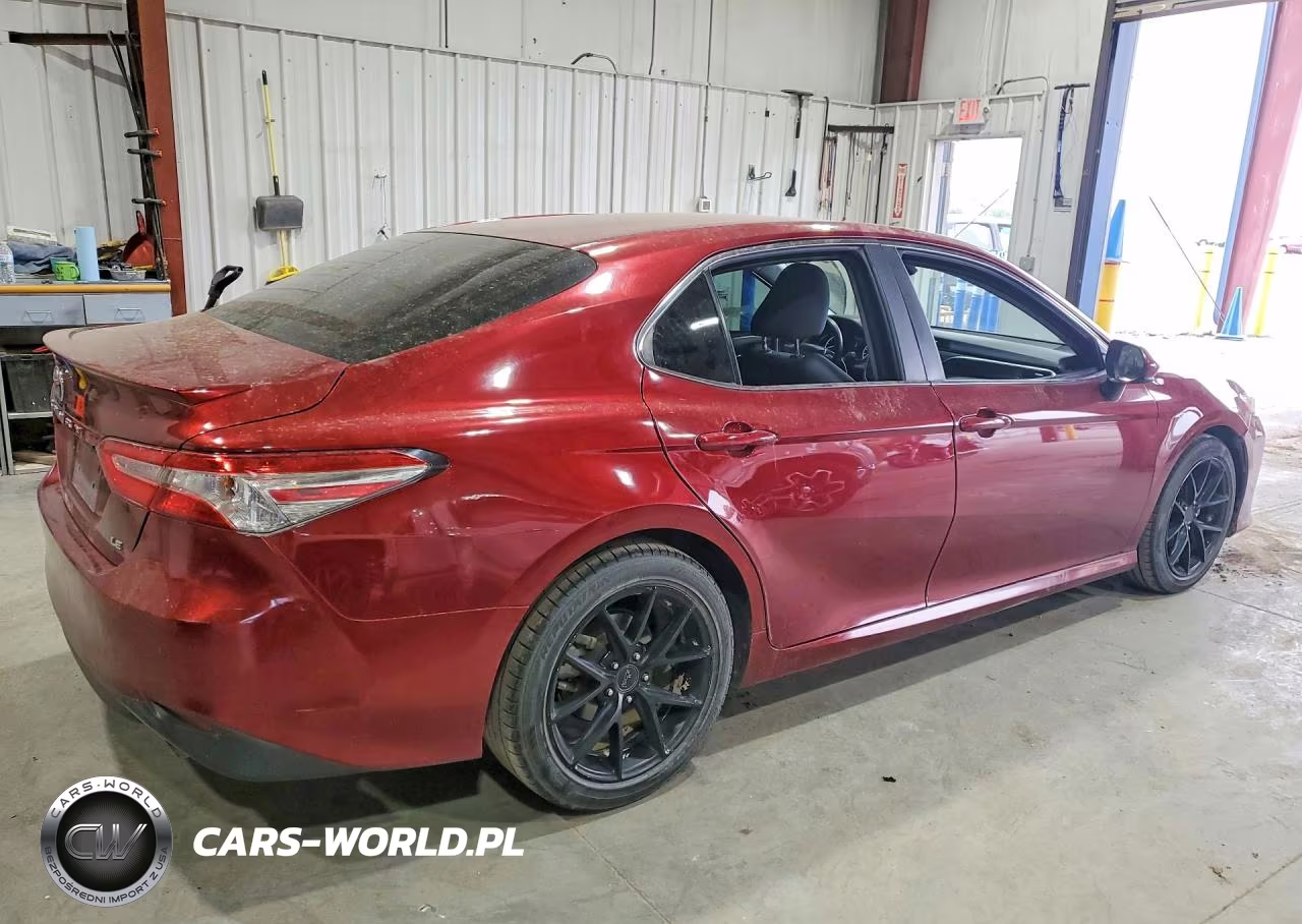 2018 Toyota Camry Le VIN:4T1B11HKXJU516485 - 3