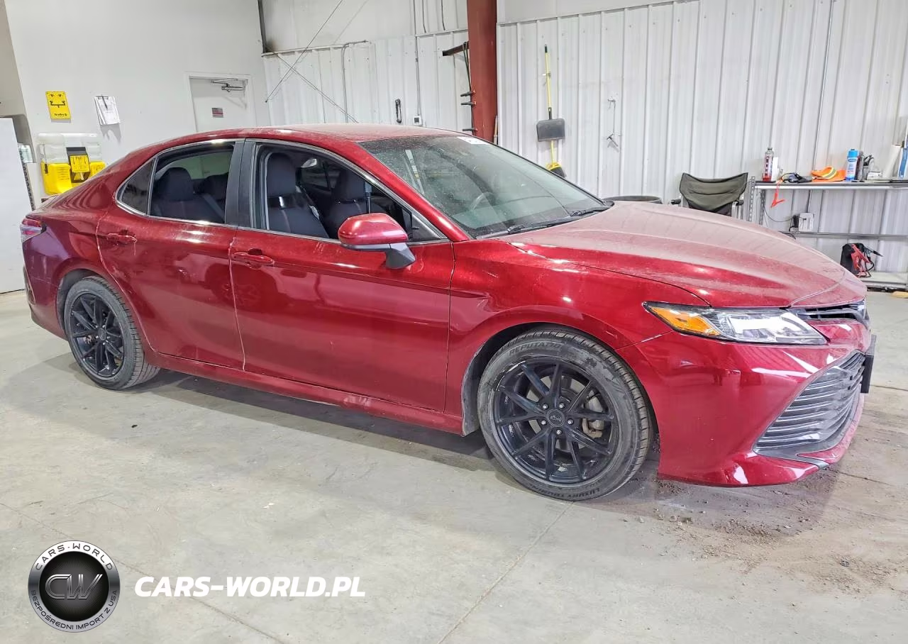 2018 Toyota Camry Le VIN:4T1B11HKXJU516485 - 4