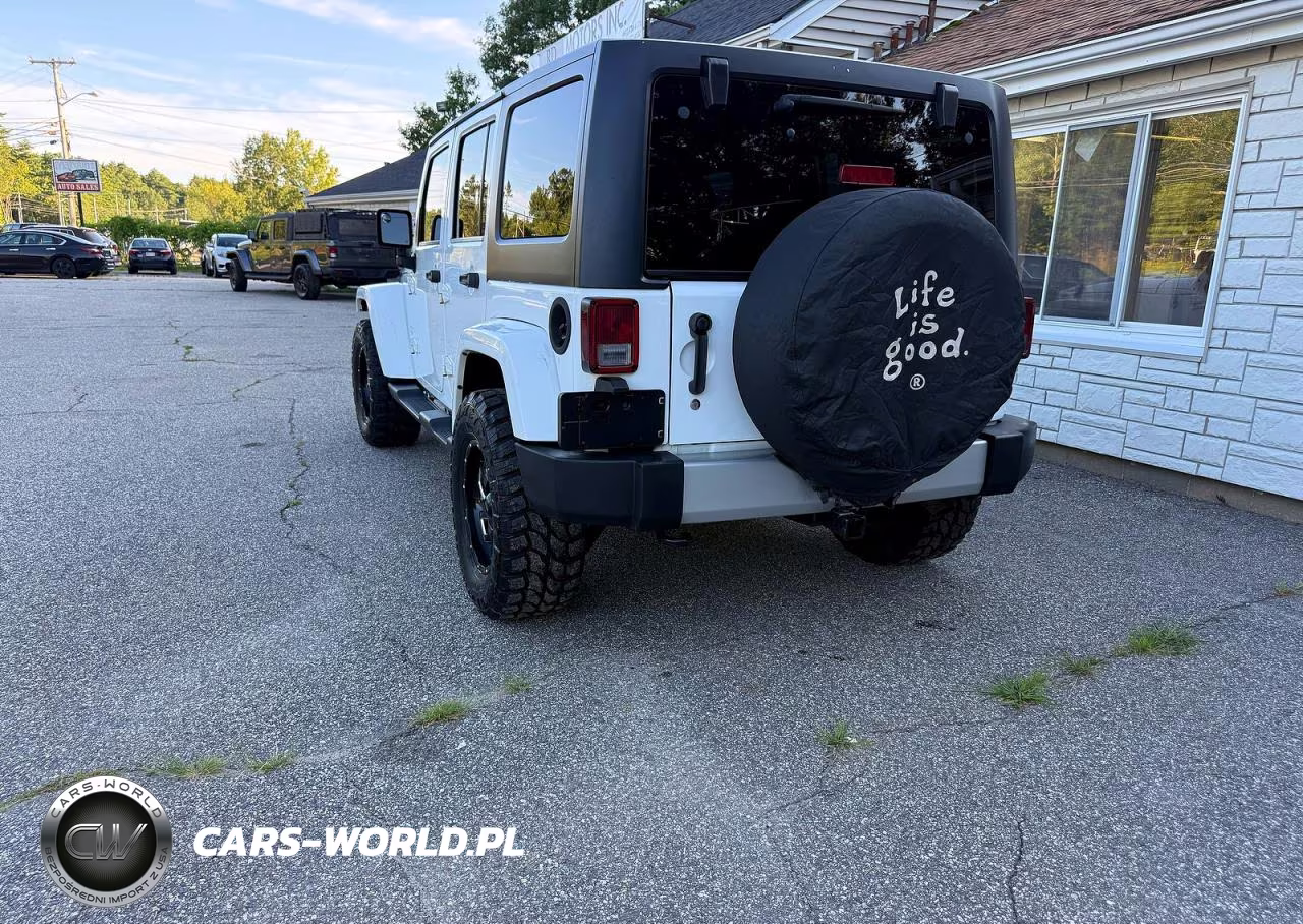 2014 Jeep Wrangler Unlimited Sahara VIN:1C4BJWEG5EL105525 - 3