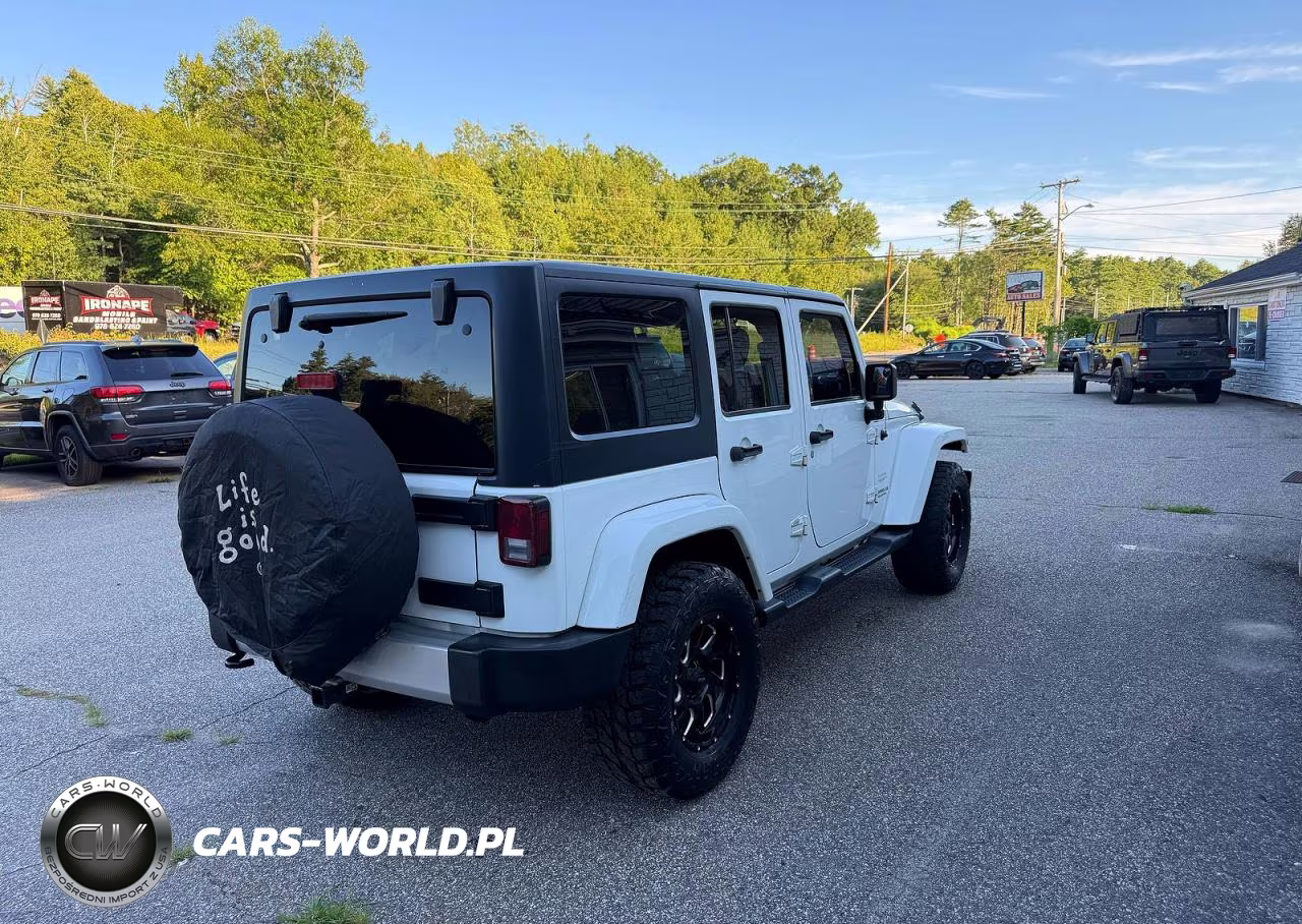 2014 Jeep Wrangler Unlimited Sahara VIN:1C4BJWEG5EL105525 - 4