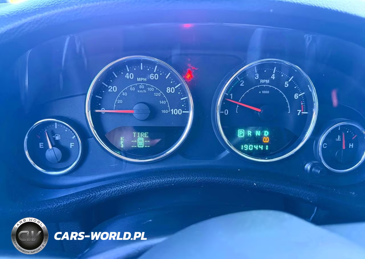 2014 Jeep Wrangler Unlimited Sahara VIN:1C4BJWEG5EL105525 - 8