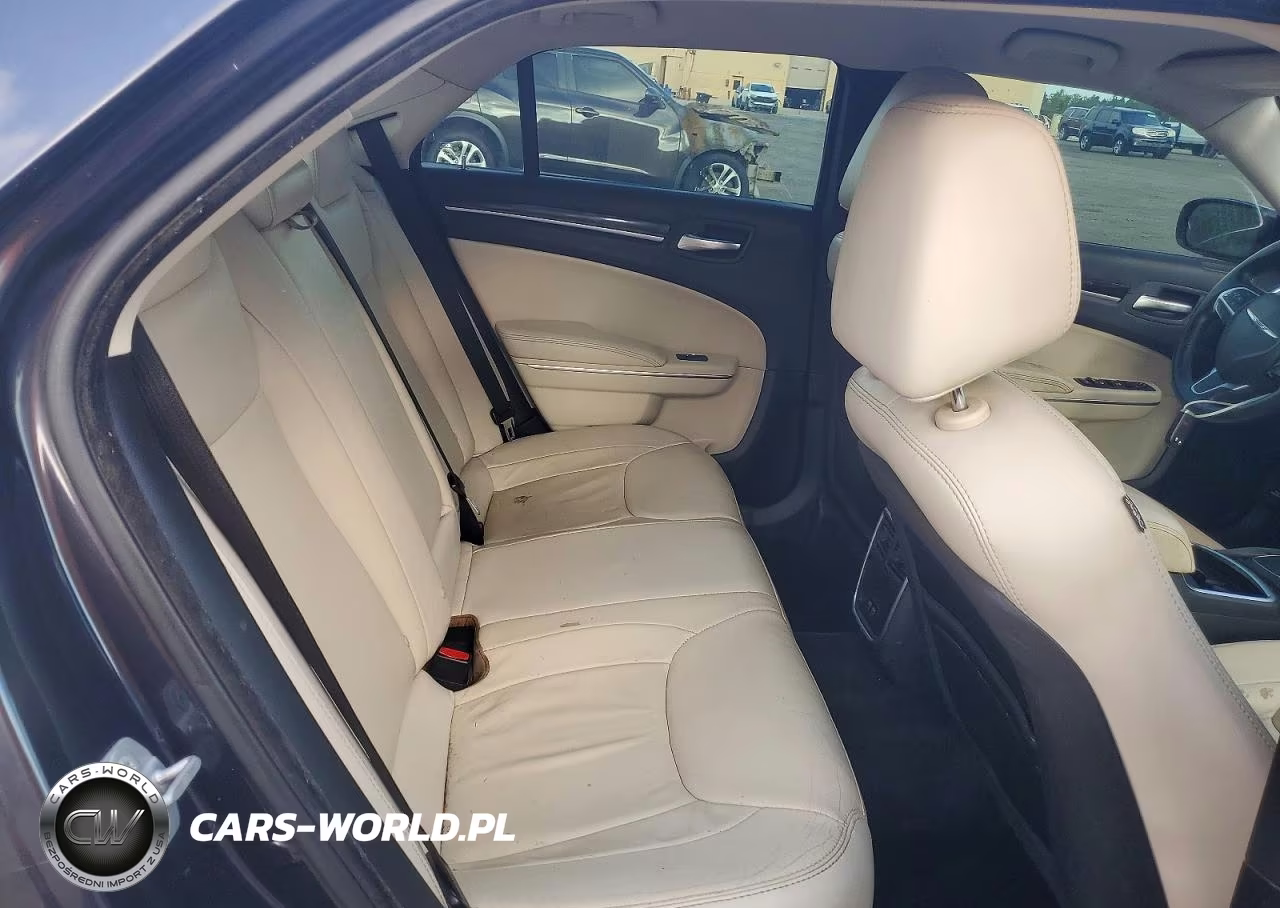 2015 Chrysler 300 Limited VIN:2C3CCAAG8FH893713 - 10