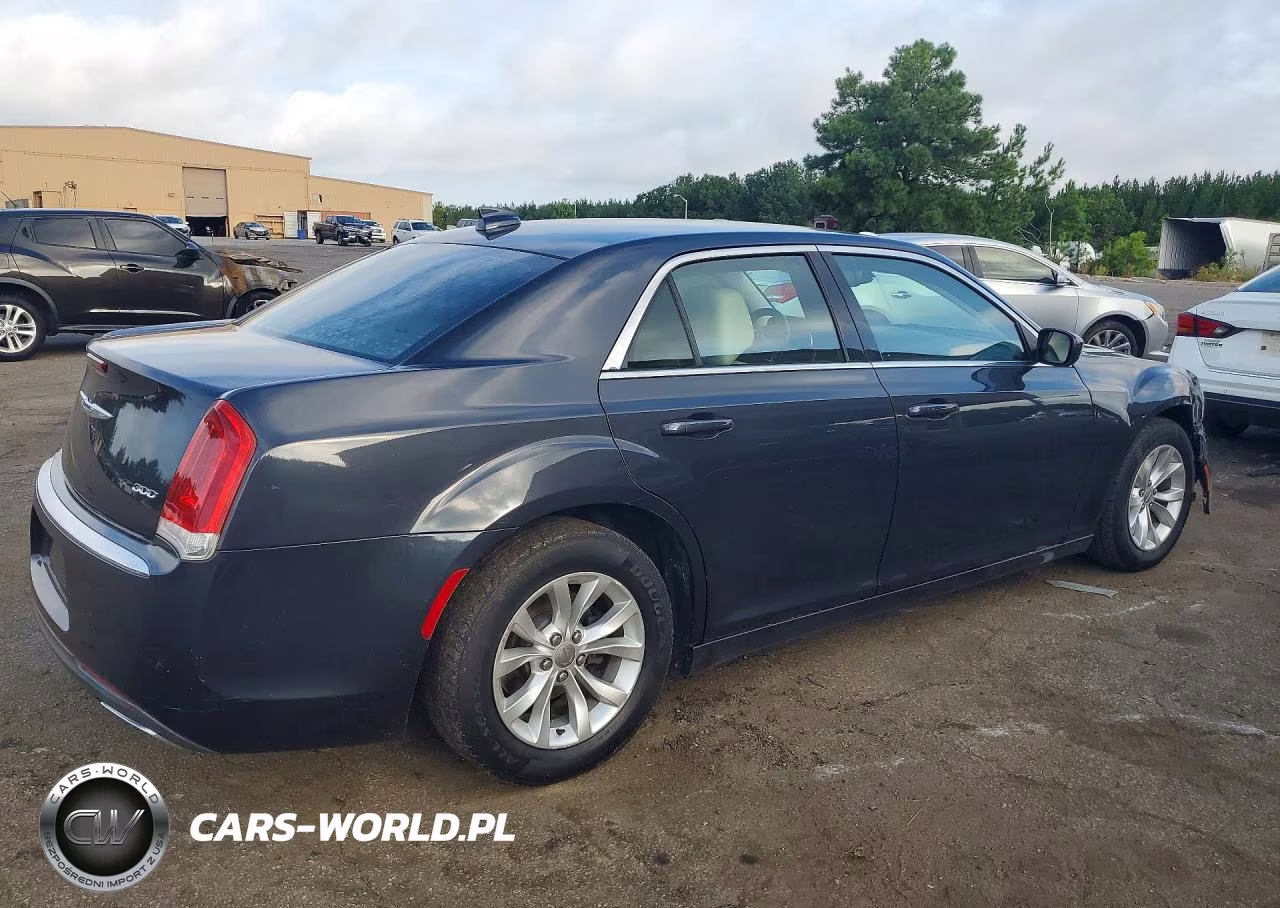 2015 Chrysler 300 Limited VIN:2C3CCAAG8FH893713 - 3