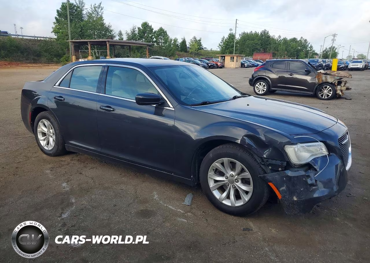 2015 Chrysler 300 Limited VIN:2C3CCAAG8FH893713 - 4
