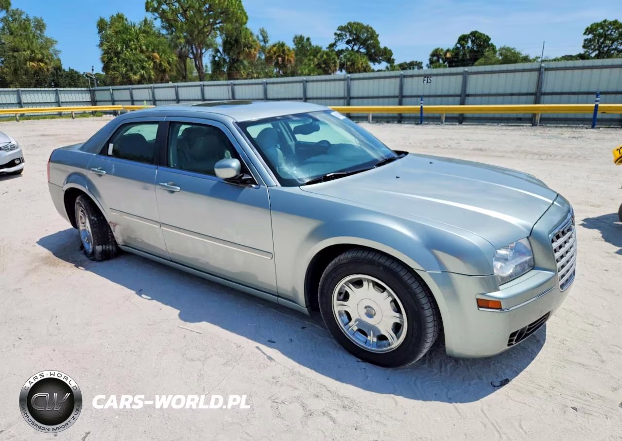 2005 Chrysler 300 Touring VIN:2C3AA53G25H505195 - 4