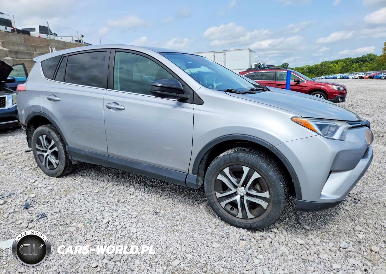2018 Toyota Rav4 Le VIN:2T3ZFREV3JW426194 - 4
