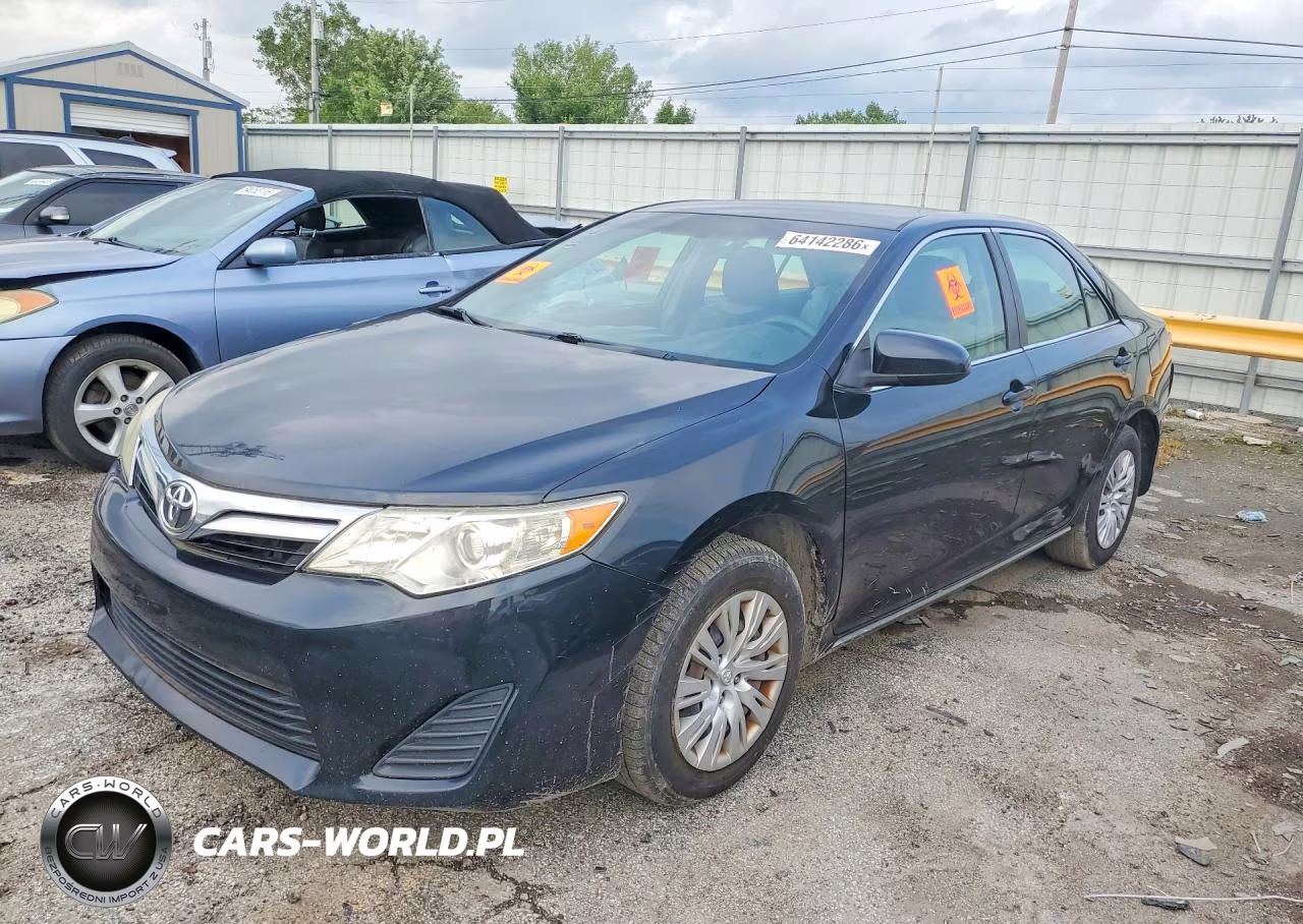 2012 Toyota Camry Le – zdjęcie 1 z 12