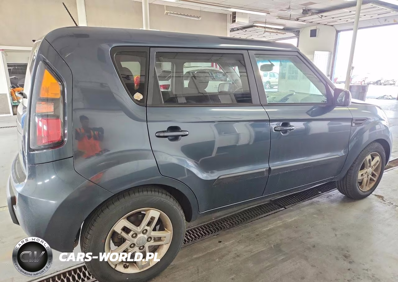2011 Kia Soul + VIN:KNDJT2A22B7219124 - 3