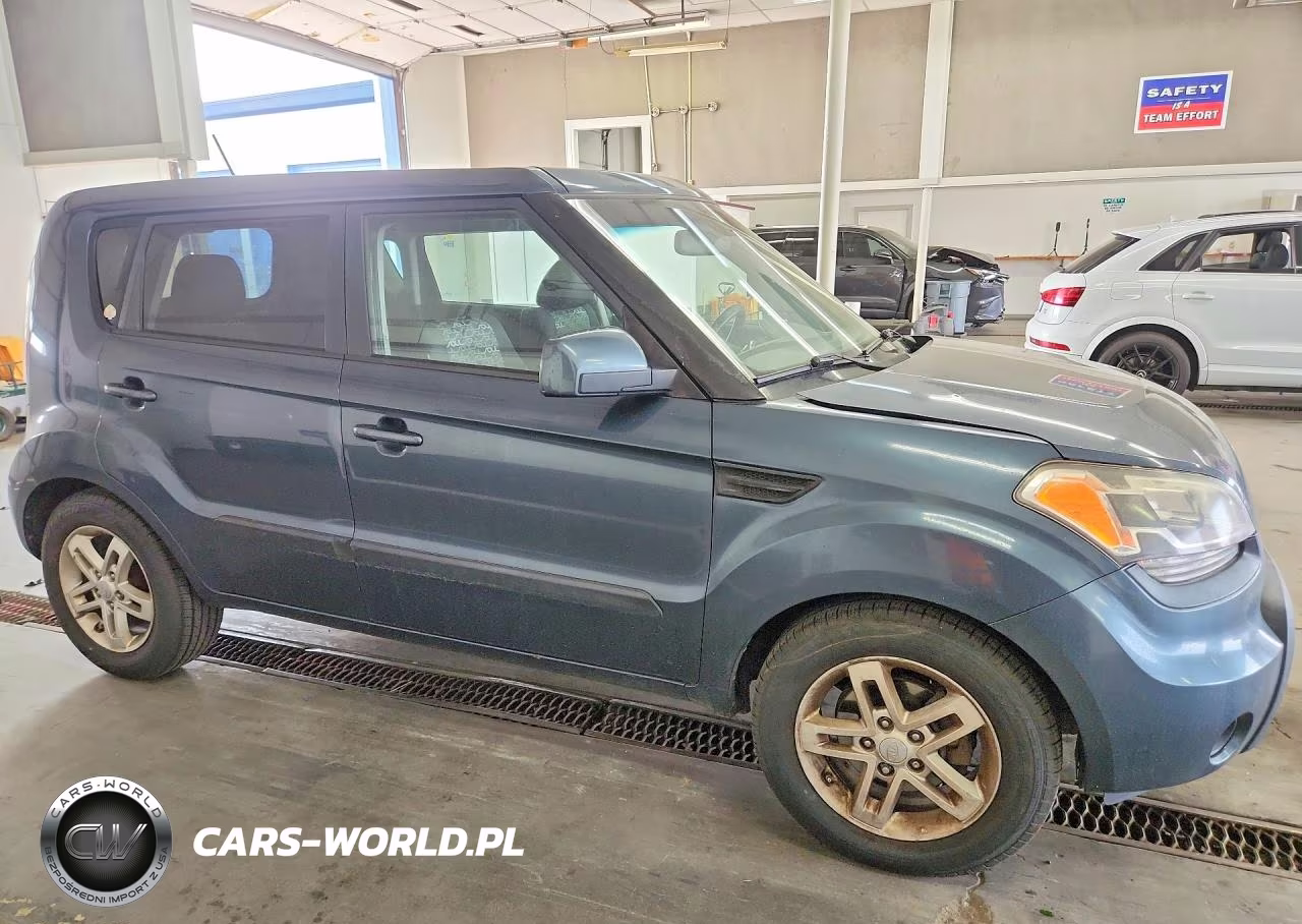 2011 Kia Soul + VIN:KNDJT2A22B7219124 - 4
