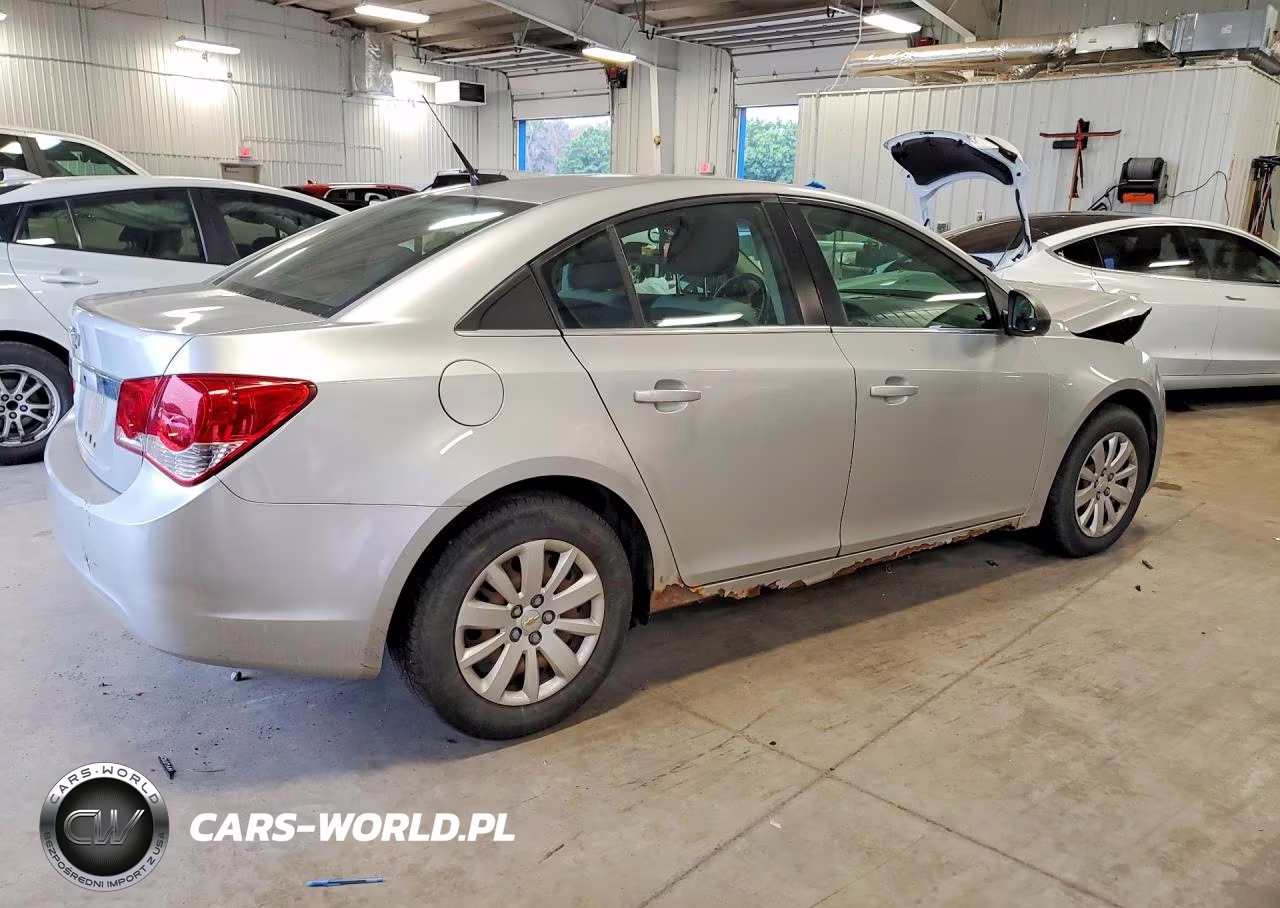 2011 Chevrolet Cruze Ls VIN:1G1PD5SH5B7181022 - 3