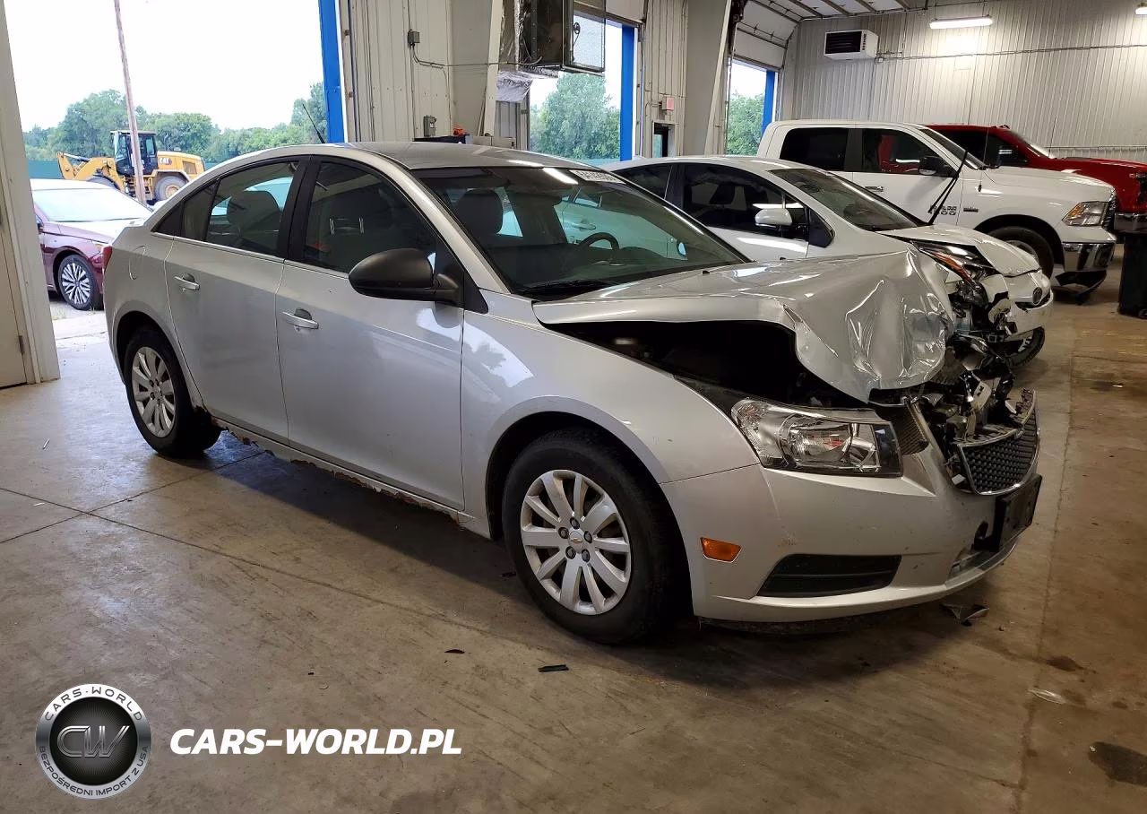 2011 Chevrolet Cruze Ls VIN:1G1PD5SH5B7181022 - 4