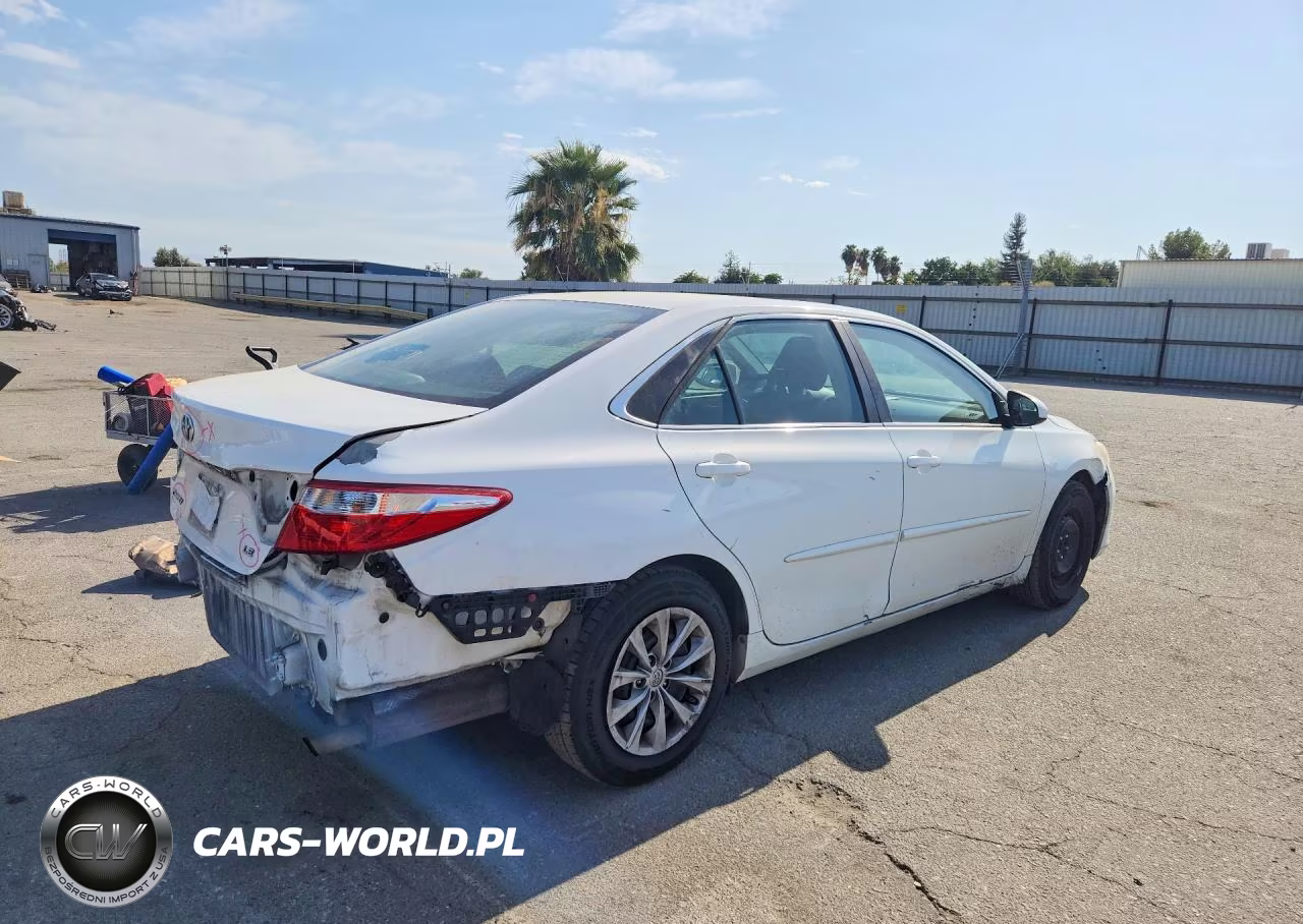 2016 Toyota Camry Le VIN:4T4BF1FK3GR553025 - 3