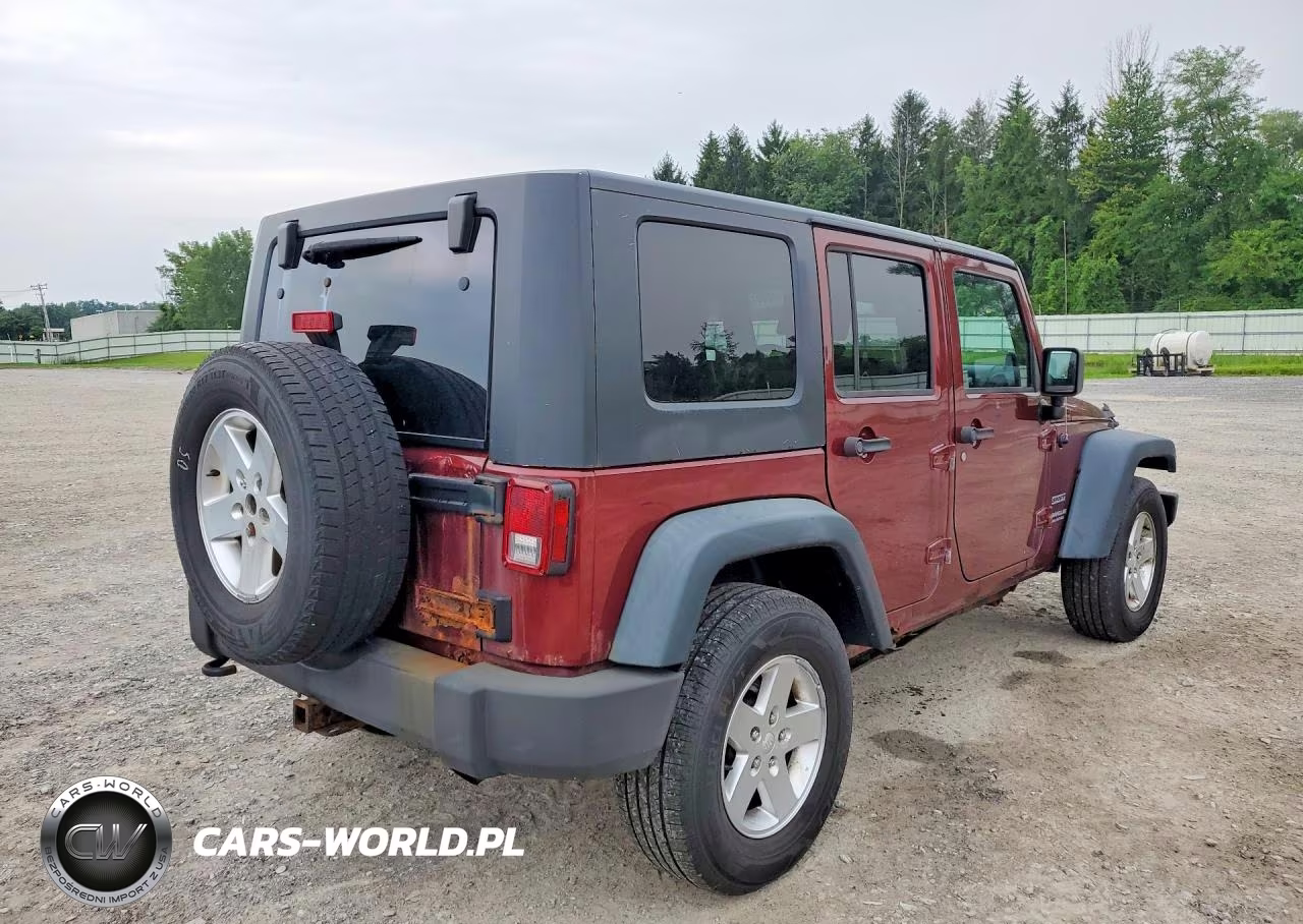 2010 Jeep Wrangler Unlimited Sport VIN:1J4BA3H12AL174182 - 3
