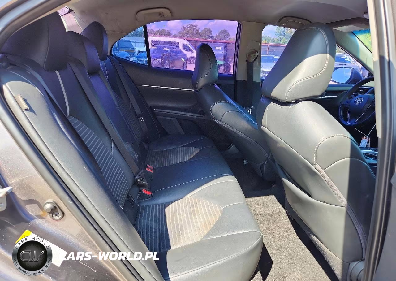 2018 Toyota Camry Se VIN:4T1B11HK4JU590484 - 10