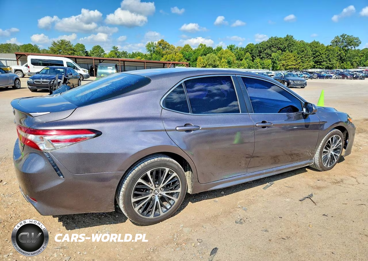 2018 Toyota Camry Se VIN:4T1B11HK4JU590484 - 3