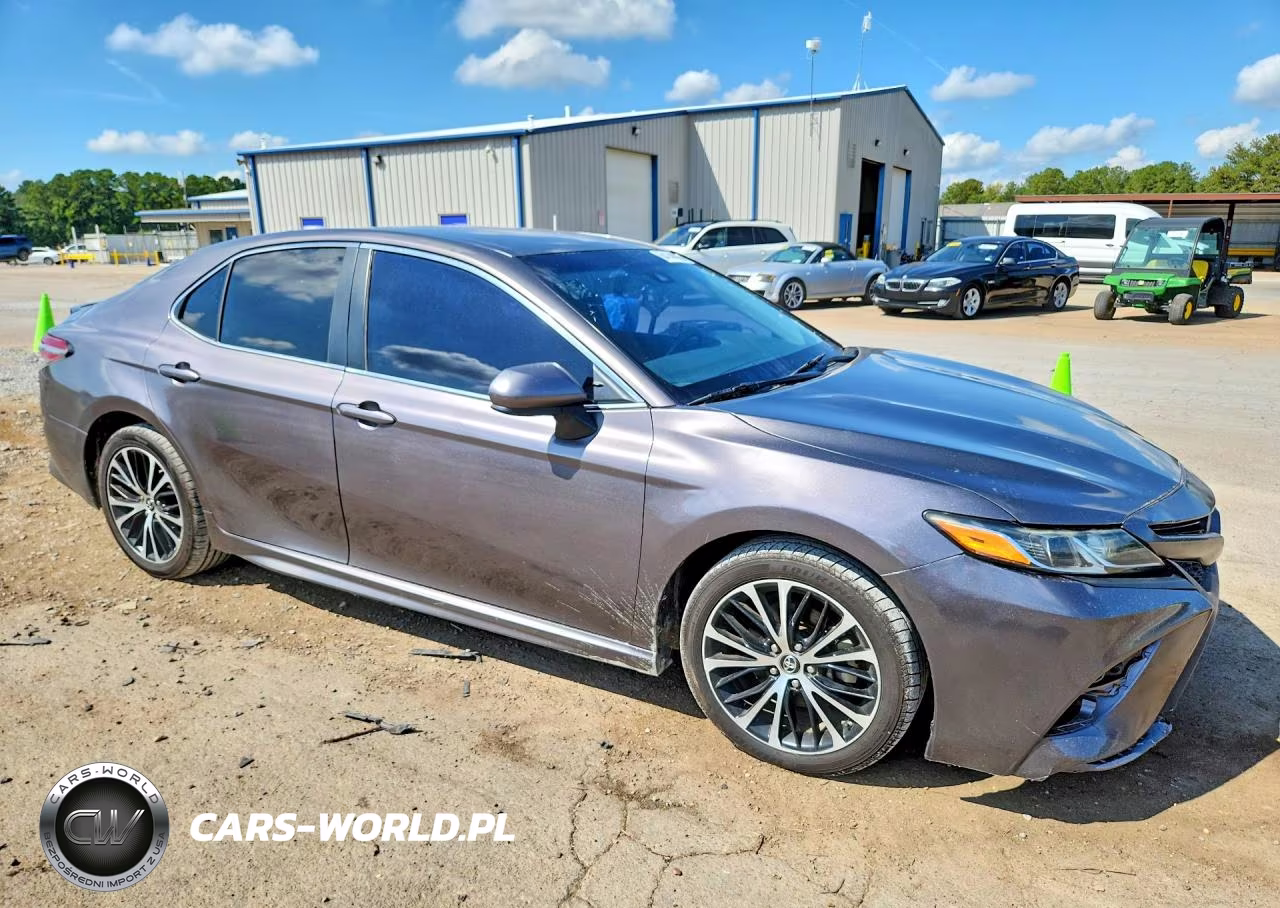 2018 Toyota Camry Se VIN:4T1B11HK4JU590484 - 4