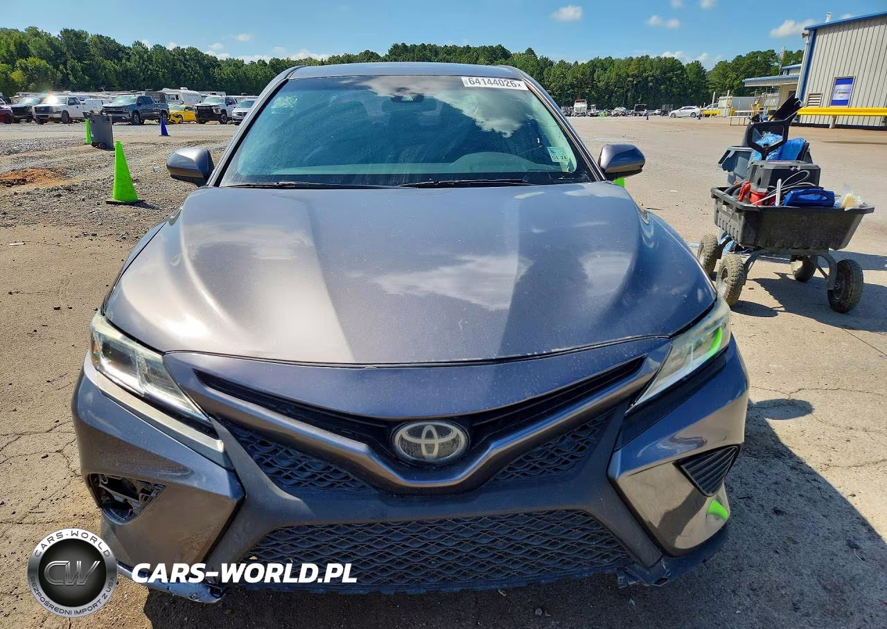 2018 Toyota Camry Se VIN:4T1B11HK4JU590484 - 5