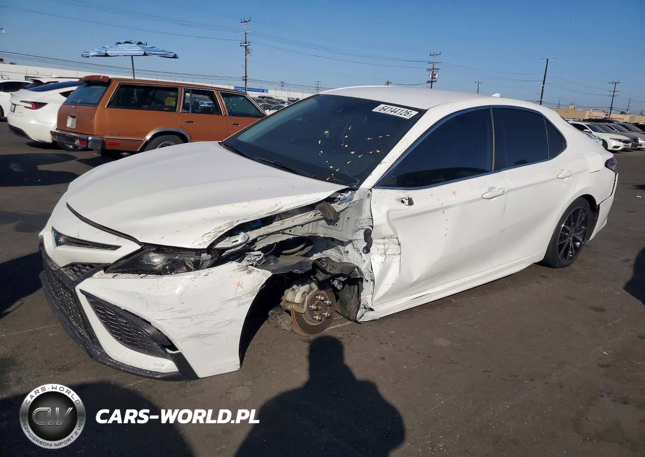 2021 Toyota Camry Hybrid Se