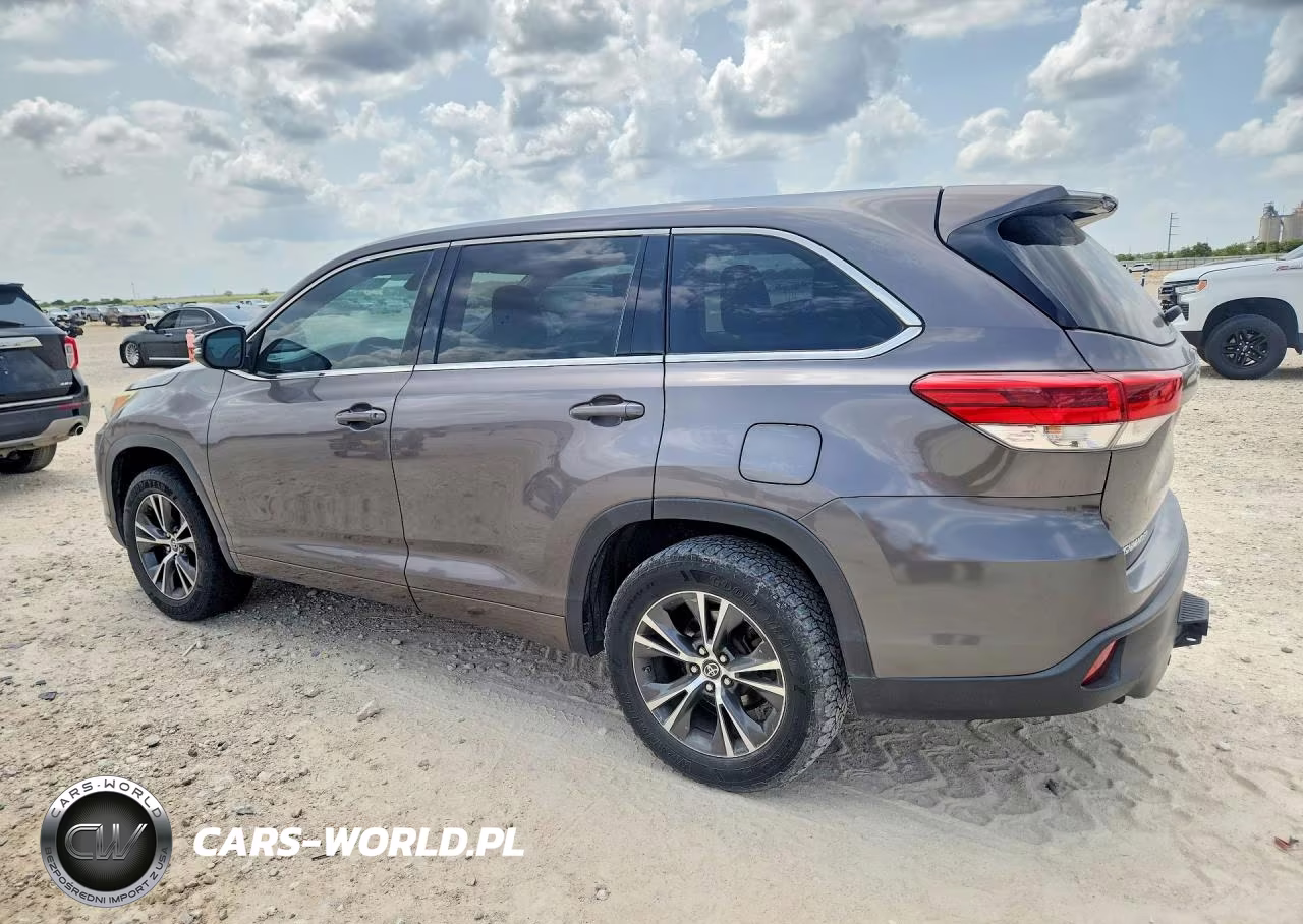 2018 Toyota Highlander Le VIN:5TDZARFH4JS034253 - 2