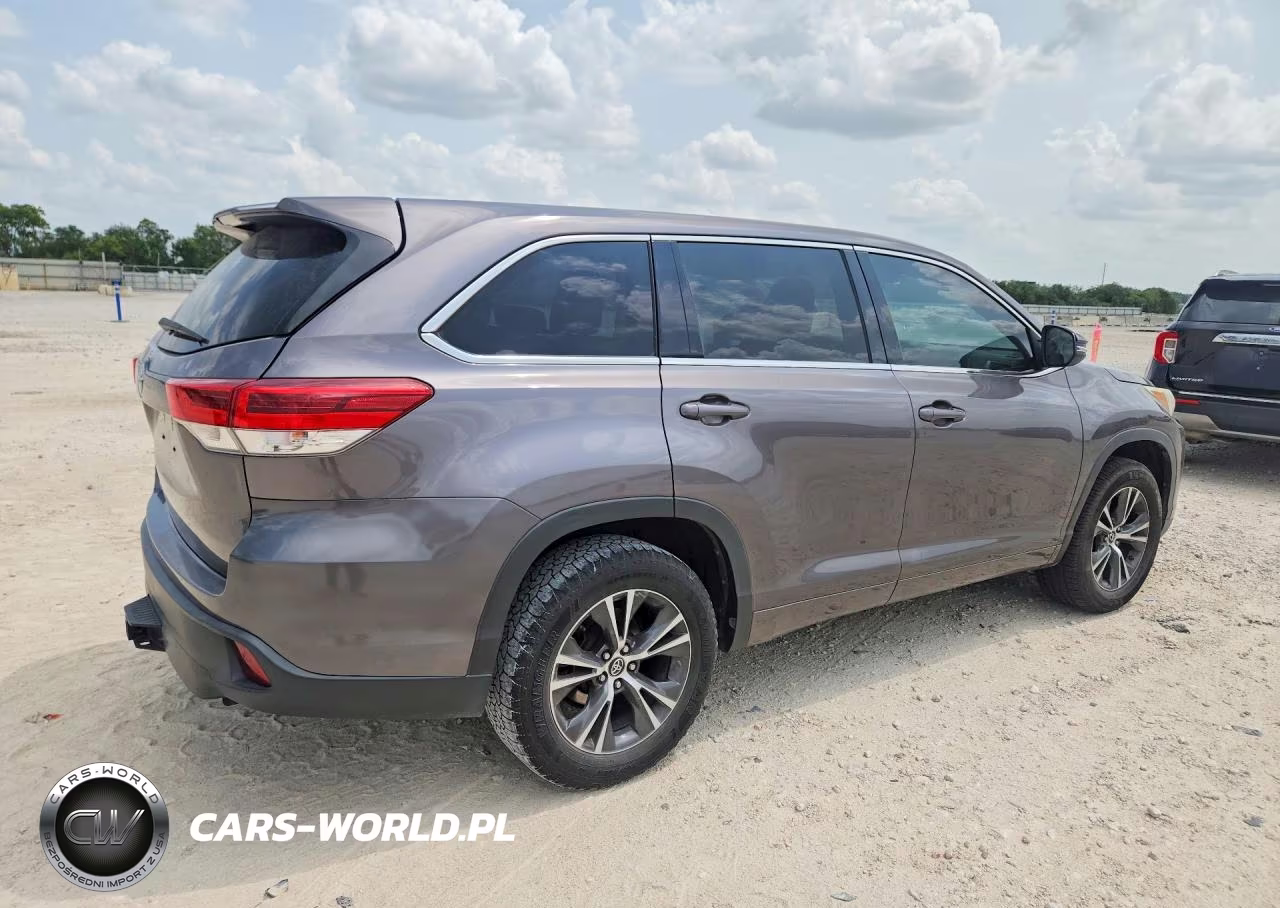 2018 Toyota Highlander Le VIN:5TDZARFH4JS034253 - 3