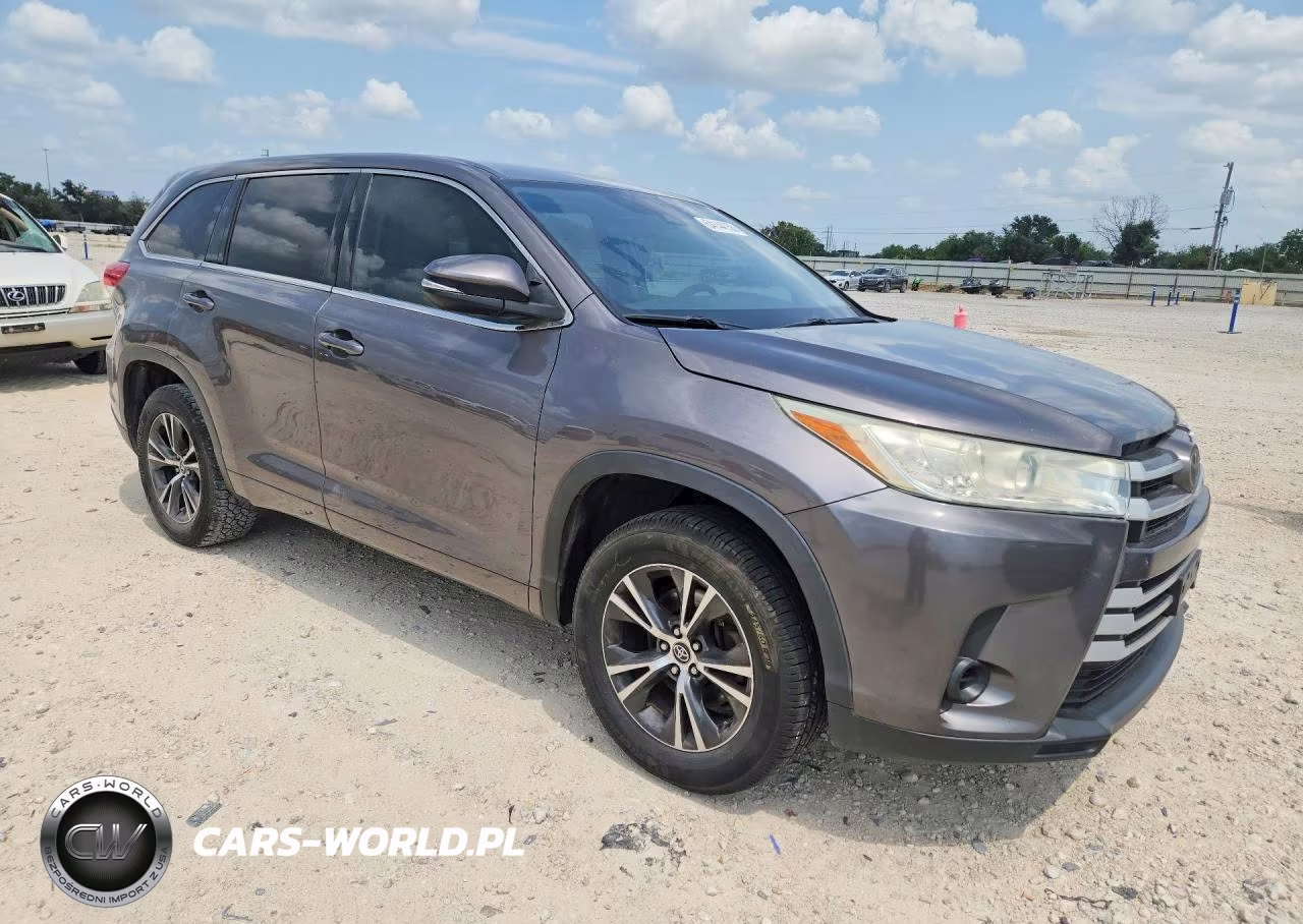 2018 Toyota Highlander Le VIN:5TDZARFH4JS034253 - 4