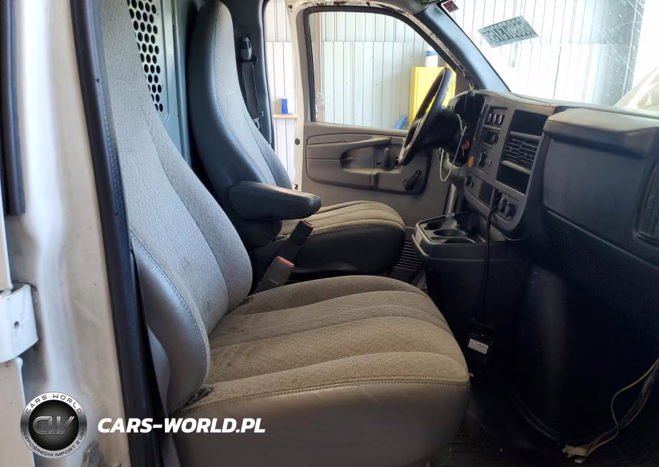 2013 Chevrolet Express G2500 VIN:1GCWGFBA9D1118143 - 11