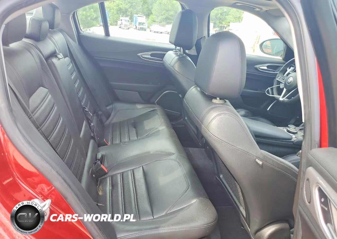 2017 Alfa Romeo Giulia Ti VIN:ZARFAECN1H7561781 - 10