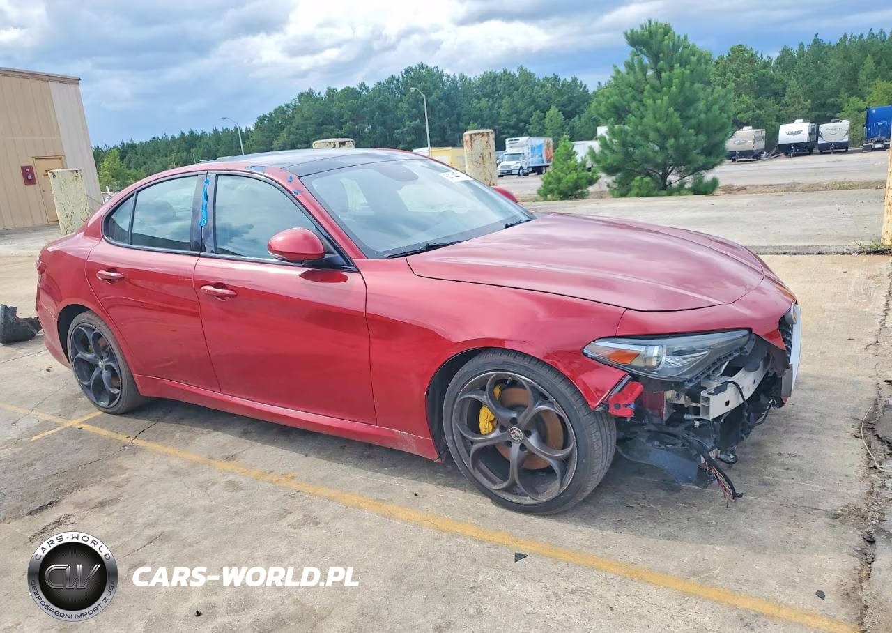 2017 Alfa Romeo Giulia Ti VIN:ZARFAECN1H7561781 - 4