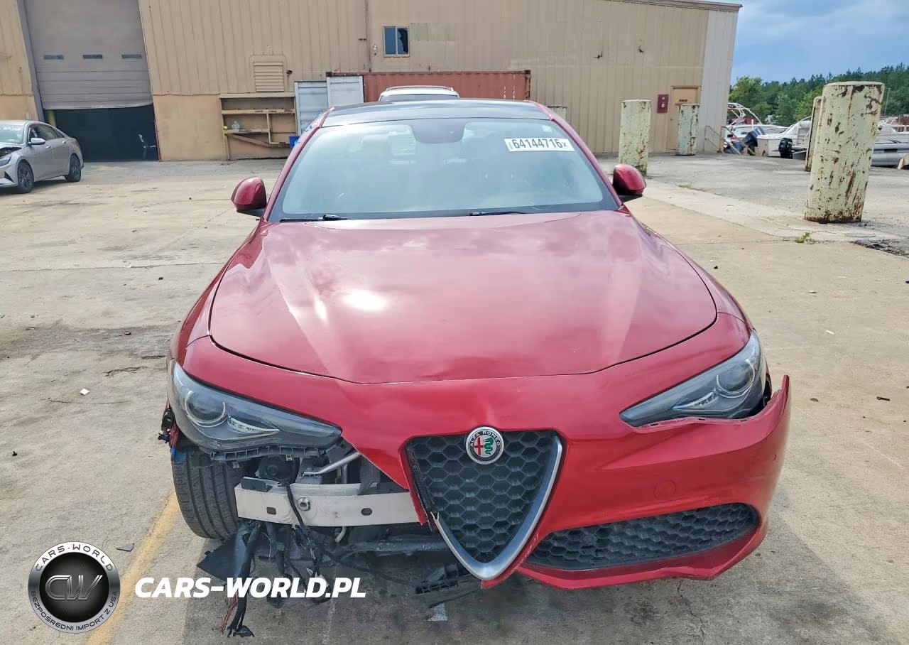 2017 Alfa Romeo Giulia Ti VIN:ZARFAECN1H7561781 - 5