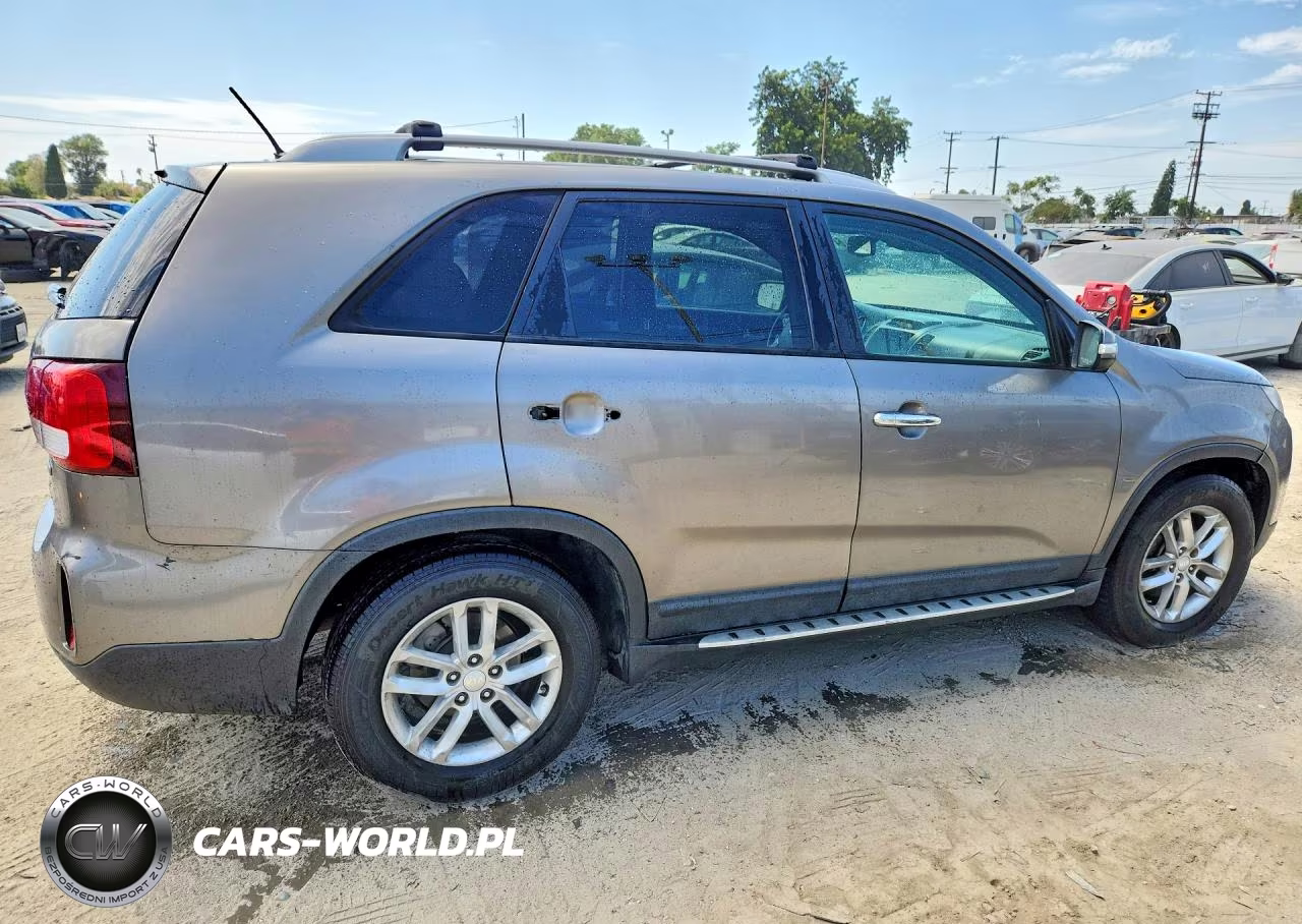 2015 Kia Sorento Lx VIN:5XYKT4A68FG557154 - 3