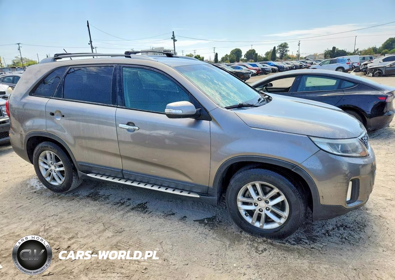 2015 Kia Sorento Lx VIN:5XYKT4A68FG557154 - 4