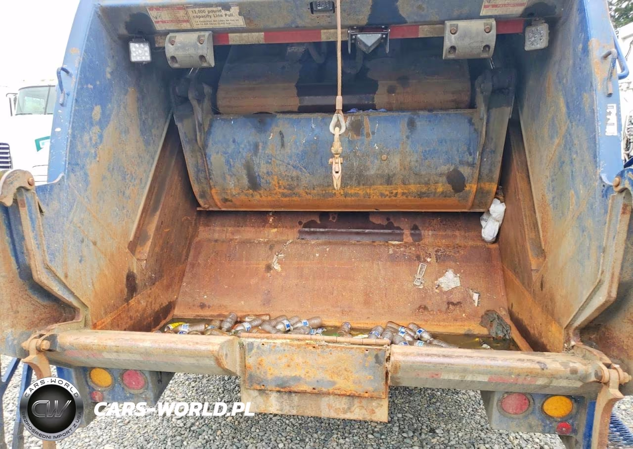 2010 International 7400 Refuse Truck VIN:1HTWGAZR6AJ259927 - 9